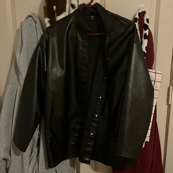 I'm selling this jacket, new one,  i have never wear it before - Picture 1 of 1